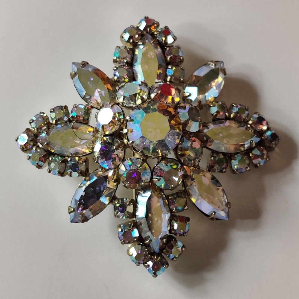 Exquisite Sherman Brooch - Picture 6 of 15